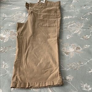 Women’s Dockers Capri Casual Tan Pants